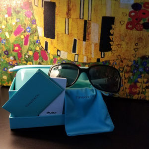 Sunglasses/has Prescription lense for seeing far